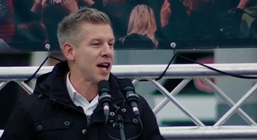 Magyar Péter kikelt a magyar adófizetők pénzéből a Vajdaságban működő Fidesz-propaganda ellen