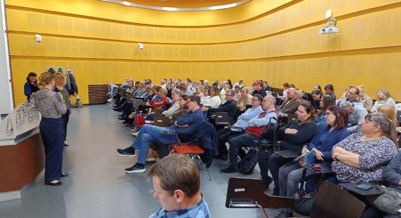 Új válaszokat keresnek a szenvedélybetegség kezelésére, rangos konferenciát tartottak Szekszárdon