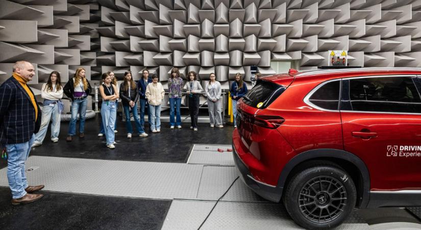 Ellepték a lányok a Bosch-t