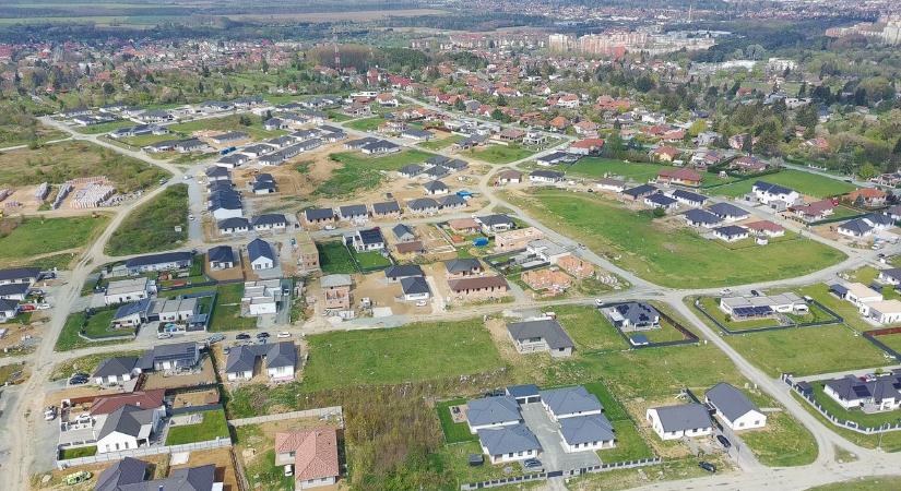 Azbeszt-ügy: megtudtuk, az egyik nagy ételfutár cég sem szállít ki az oladi platóra