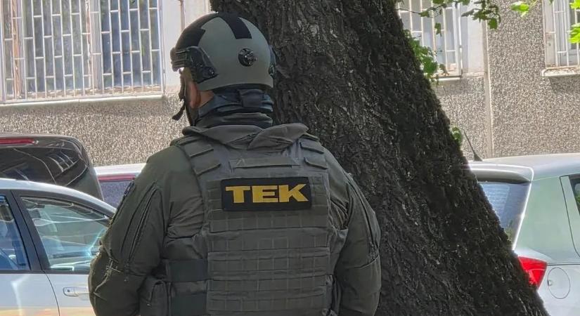 Túszdráma az Etele úton: mesterlövészek és a TEK vették körbe a kelenföldi társasházat