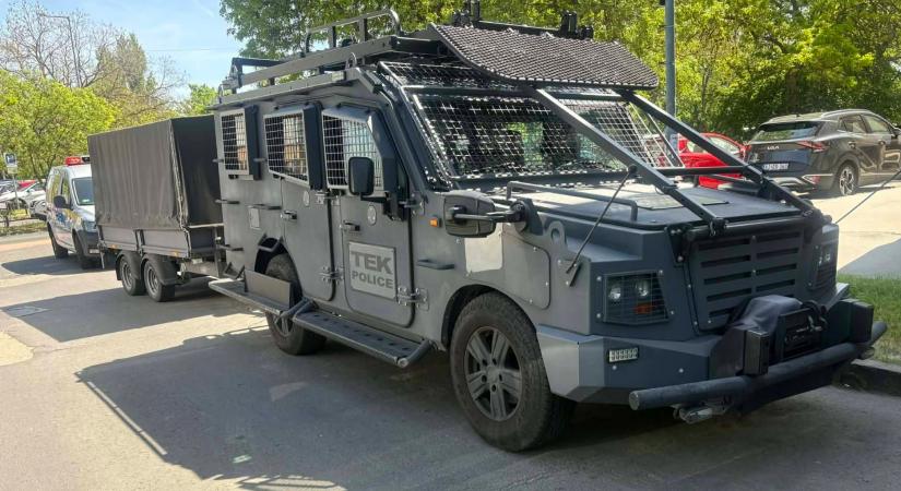 Túszejtés Kelenföldön: Nem engedte ki a lakásból barátnőjét egy férfi, TEK-esek vonultak a helyszínre