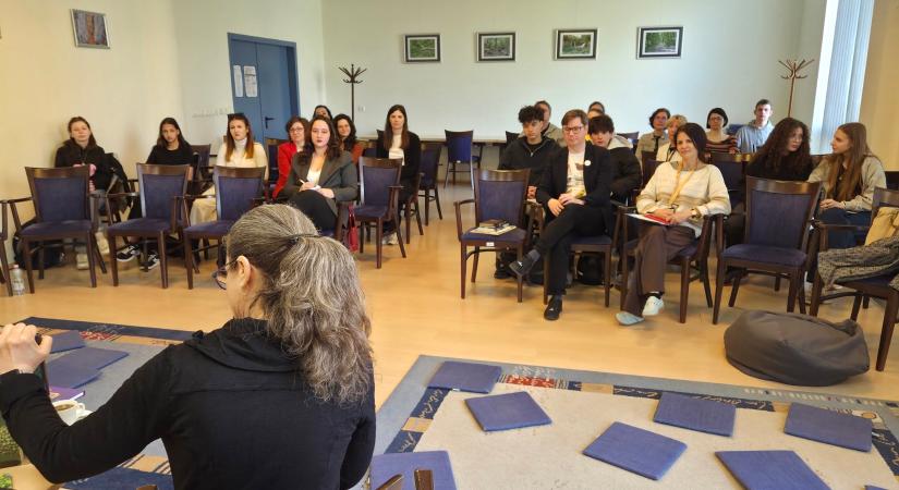 Versekbe foglalt város