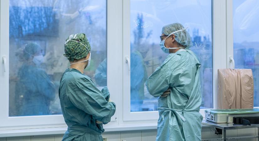 Megjelent az Orbán-kormány rendelete a kórházaknak szánt plusz 80 milliárd forintról, a paksi bővítésen dolgozó cégek alkalmazottai ingyen fogászati ellátást kapnak