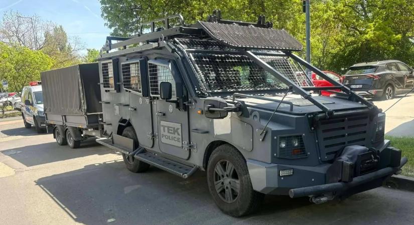 Túszdráma Kelenföldön: fotón az elkövető, aki gyilkossággal fenyegetőzött – Galéria