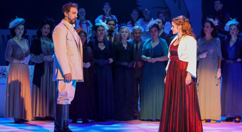 Jön, jön a Marica grófnő!