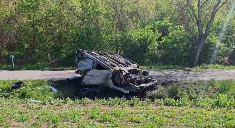 Ezért gyulladhatott ki Kölesdnél az autó, amiben egy asszony bennégett