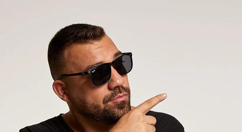 Őrült imádat! DR BRS-t varratta magára egy rajongó – Fotó