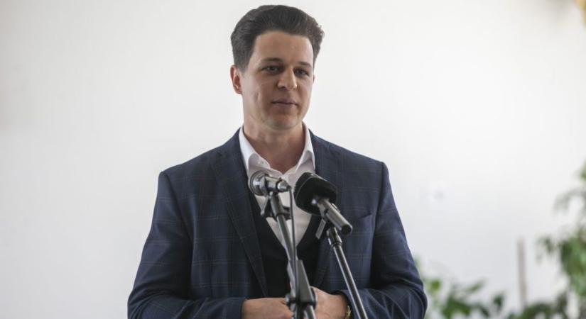 Amint kiderült, hogy körözi a rendőrség, lemondott a Fidesz szegedi elnöke