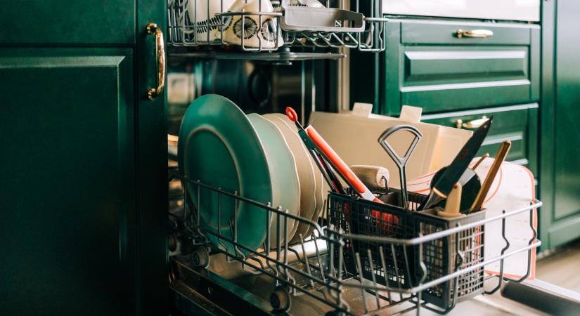 Az asszony, aki feltalálta a mosogatógépet, mert elege lett a törött porcelánból