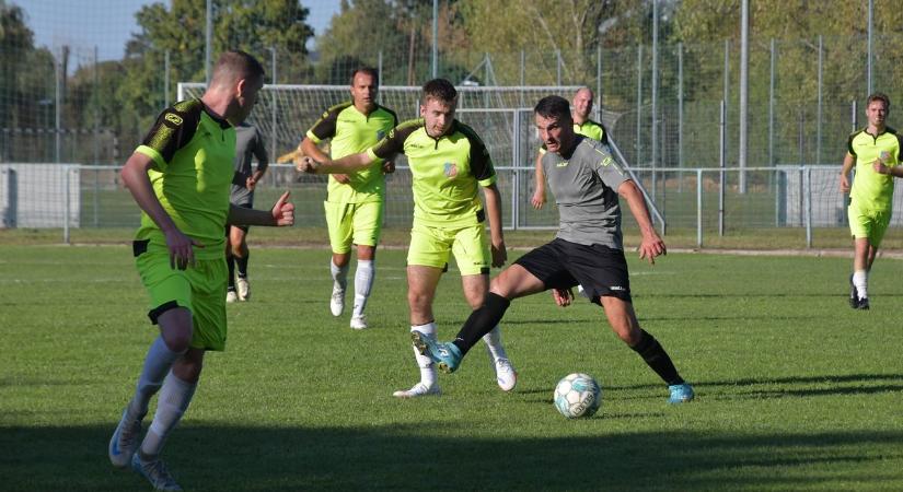 Kilenc gólt és drámai meccset hozott a csongrádi örökrangadó