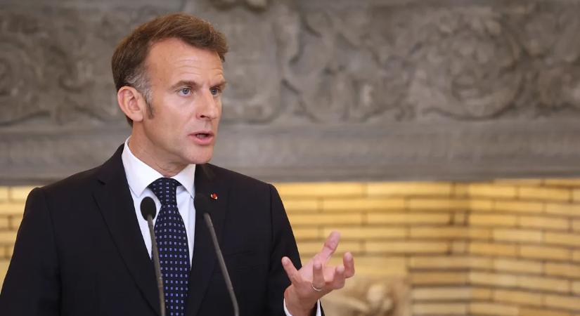 Macron kapott egy akkora sallert, hogy eltűnt a radarról