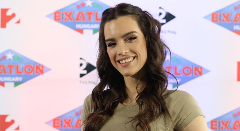 Gelencsér Timi oldalcicit villantott apró bikinijében - Videó