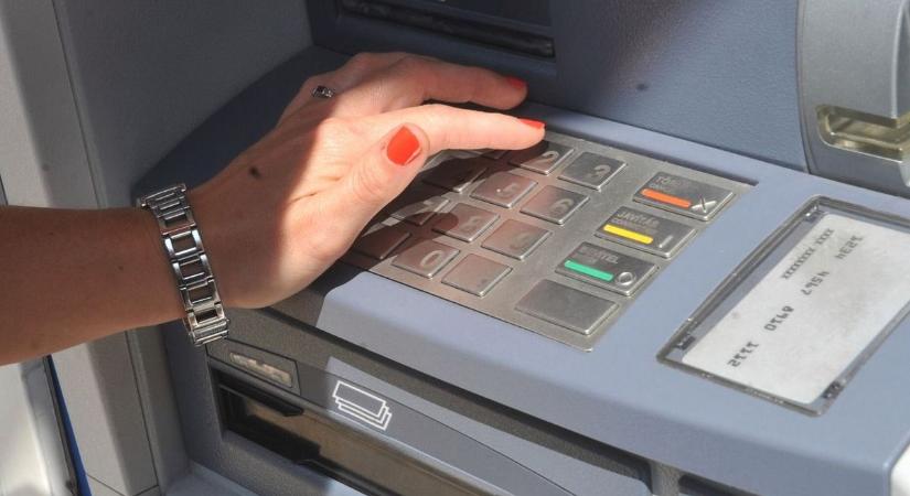 Fejlesztések miatt nem lesz elérhető több szolgáltatás az egyik nagybanknál