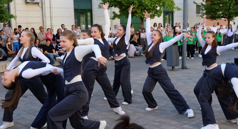 Zenével és tánccal zárták a vásárhelyi fiatalok az Európai Ifjúsági Hetet