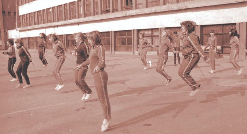 A mai diákok ezt már nem hinnék el: ilyen volt a tesióra régen (GALÉRIA)