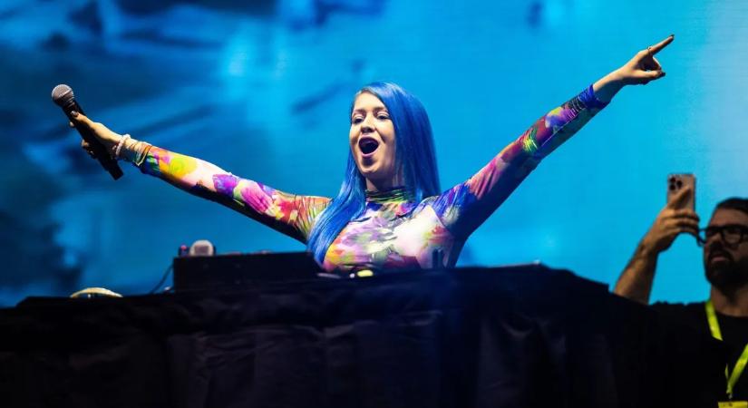 Nem bikiniben pózolt a szexi magyar DJ, mégis minden szem rászegeződött