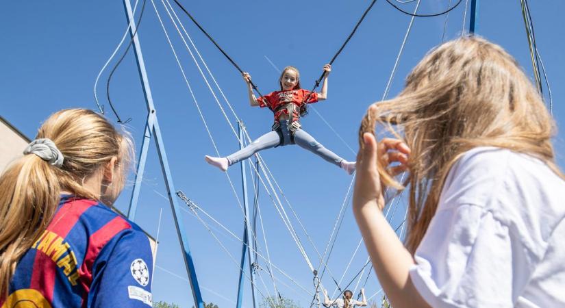 Extrém bringák, fagyi és tömeg – ilyen bulit ritkán látni a városban (galéria, videó)