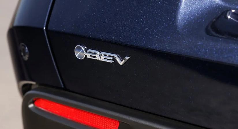 Brutálisan kilőttek Európában a villanyautó-eladások márciusban!