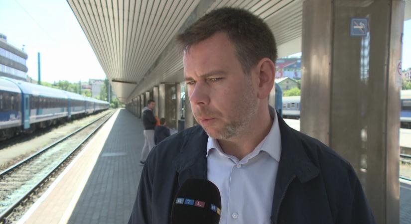 Vonatra szállt Vitézy Dávid, és nem ígér problémamentes nyarat a vasúttal utazóknak