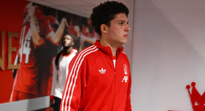 Botrány Liverpoolban, a kamera is Pécsi Árminra szegeződött
