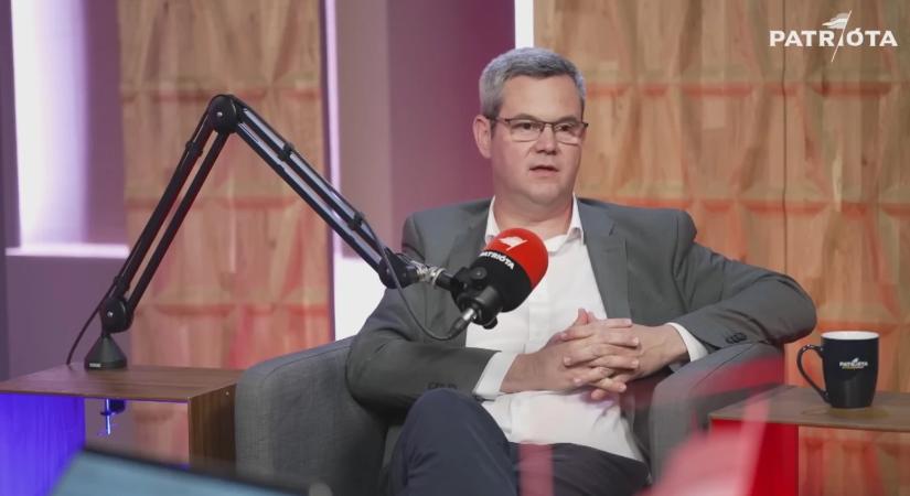 "Apáért éjszaka lehet, hogy jönnek a rendőrök, elviszik, de majd visszahozzák" - erre készíti fel gyerekeit Takács Péter