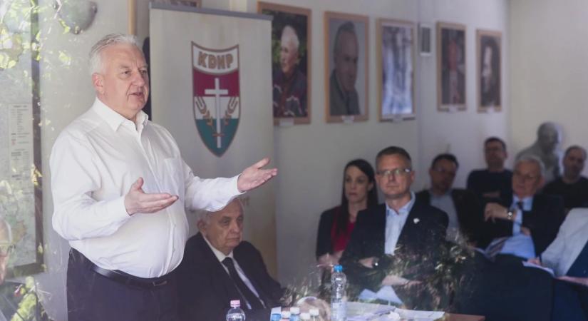 Nem ül be a Parlamentbe Orbán Viktor, Gulyás Gergely lesz a frakcióvezető