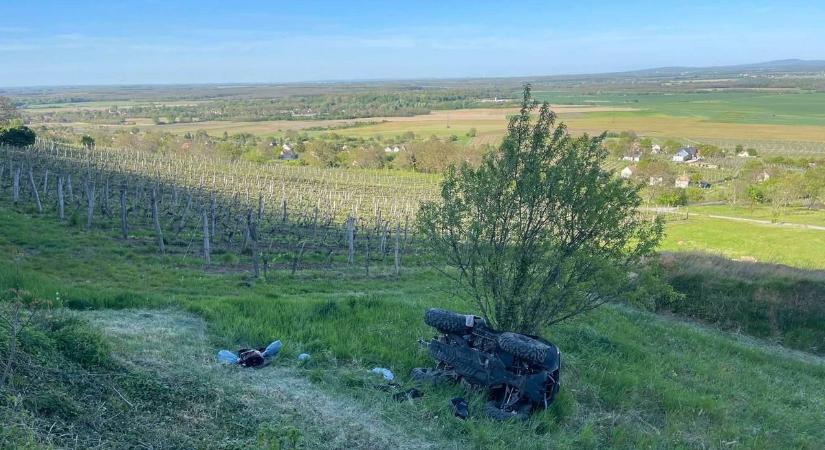 Súlyos quadbaleset történt a Somlón (helyszíni fotók)