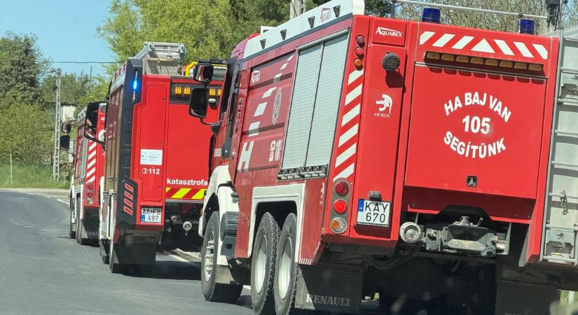 Hat gázpalack és benzin is volt a lángoló kisteherautóban — tűz pusztít a bagolai hulladéklerakóban