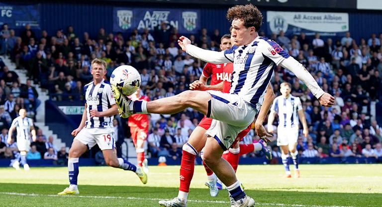 A magyar válogatott középpályása lett az idény legjobbja angol csapatánál