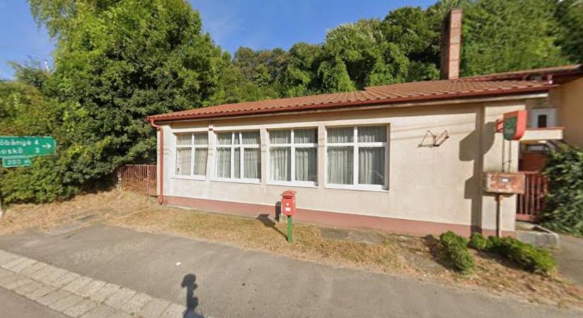 Dráma a nógrádi kistelepülésen: a postánál találták meg a négygyermekes helybéli édesapa holttestét