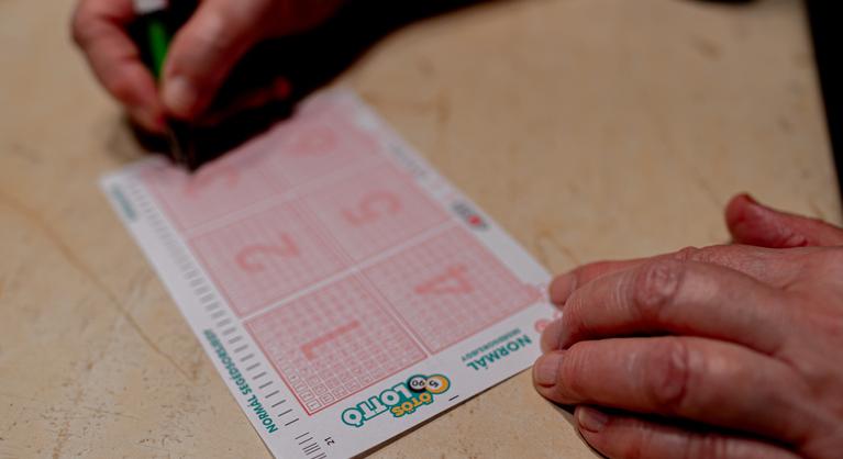 Kihúzták az ötös lottó nyerőszámait, több új milliomosa lett az országnak