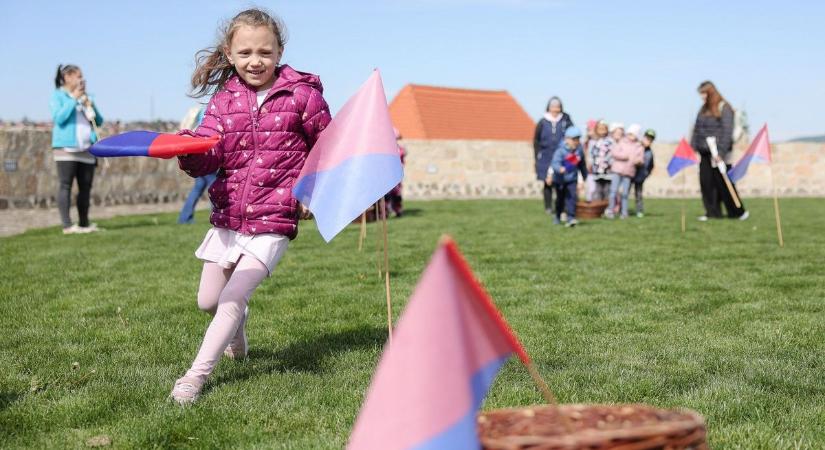 Szeles napsütéses nap érkezik – ilyen lesz a holnapi időjárás Hevesben