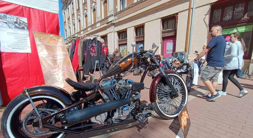 Ezernyi motoros gyűlt össze Makó főterén – galériával, videóval!