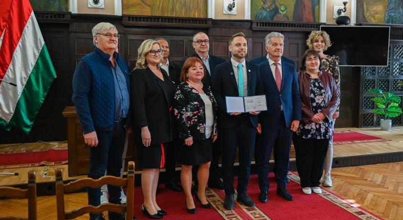 Bodóczi István átvette képviselői megbízólevelét Békéscsabán