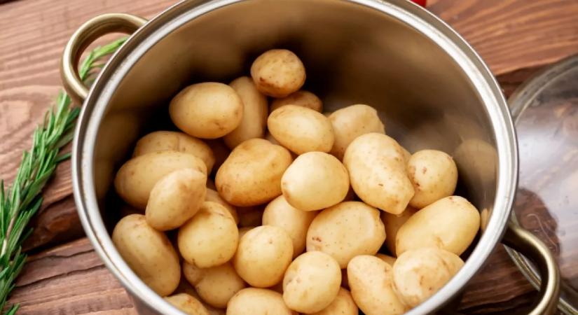 Nem a só vagy az ecet: ezt tedd a krumpli főzővizébe, hogy a burgonya hamarabb megpuhuljon