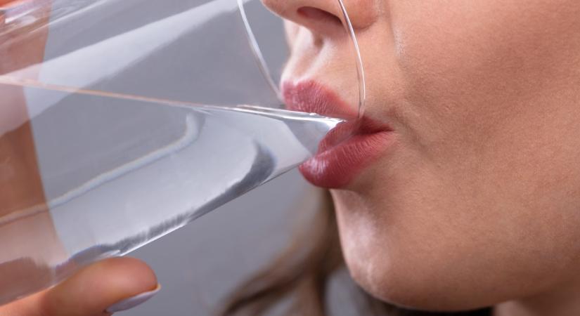 Evés közben inni? A szakértők most kimondták az igazságot – nem mindegy, mit kortyolsz