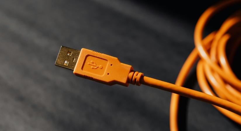 Megőrül attól, hogy idő előtt tönkremennek a töltőkábelei? Lehet, eddig nem figyelt erre