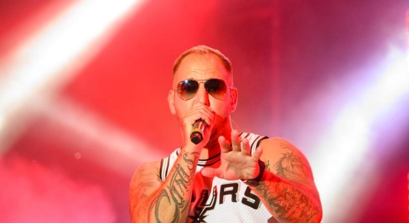 Curtis a testvér tárgyalásán: példamutató életet élt, békefenntartóként, katonaként, majd testőrként is