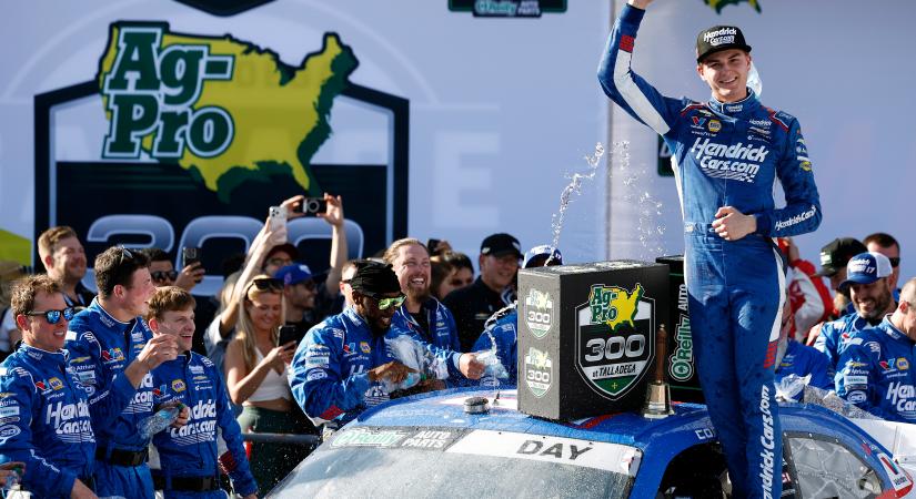 Az NFL-legenda Jason Kelce közreműködésével húzta be Corey Day karrierje legelső NASCAR-győzelmét