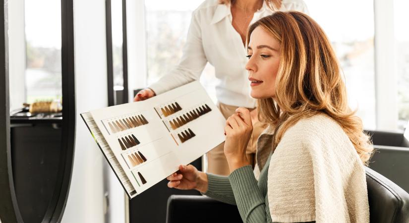 Ez a 3 hajszín éveket fiatalít – 50 felett hozzák a leglátványosabb változást