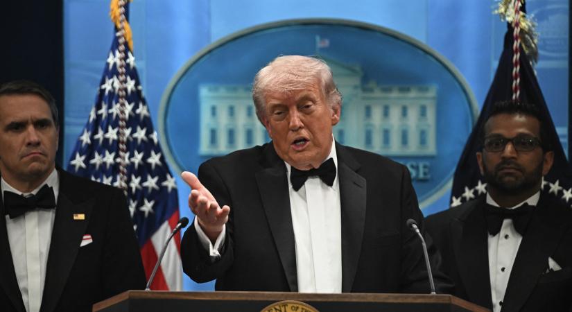 Lövöldözés a Fehér Házi Tudósítók Vacsorája: Donald Trumpot még ki tudták menekíteni