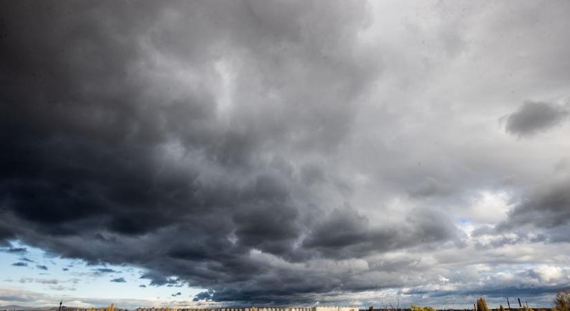 Orkán erejű, viharos széllel érkezett meg a hidegfront