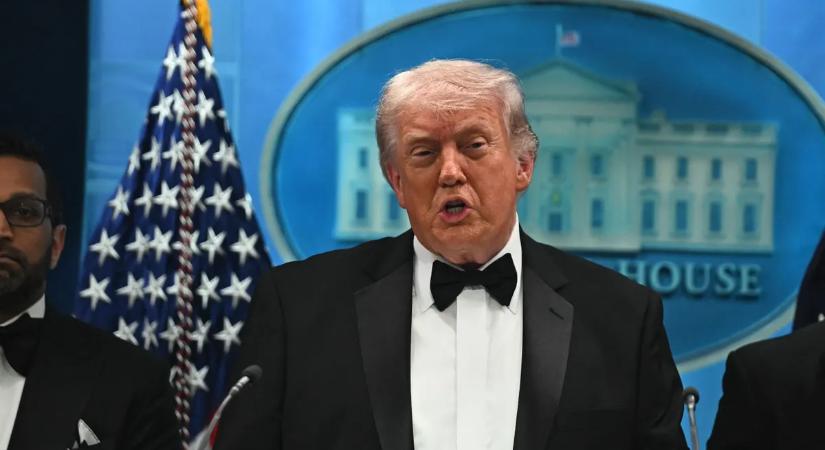 Lövöldözés a Fehér Házi Tudósítók Vacsoráján: így menekítették ki Donald Trumpot - Videó