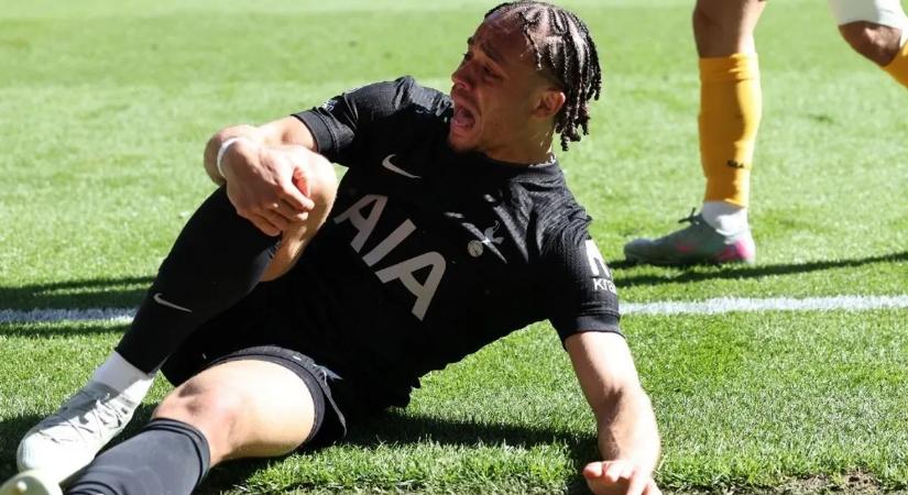 Szörnyű sérülés: hordágyon vitték le a pályáról a Tottenham sztárját