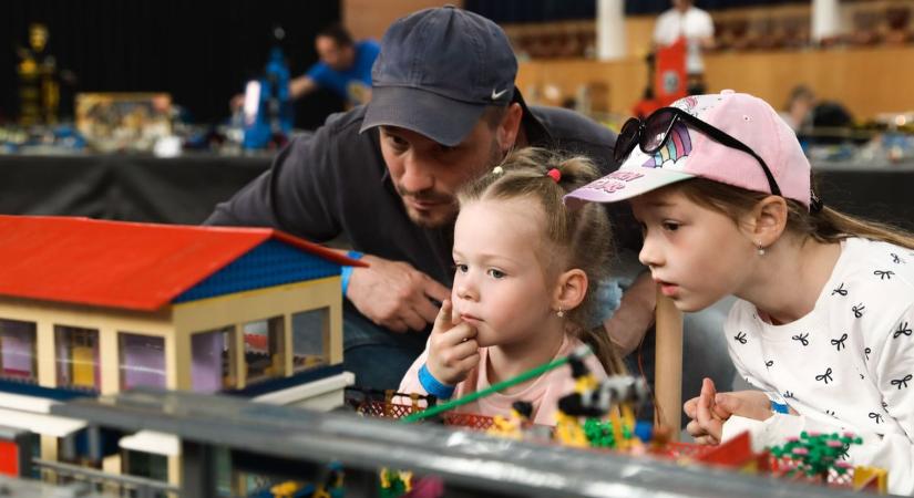 Megszöktek a Lego bűnözők, találd meg őket a győri kockakiállításon - fotók, videó