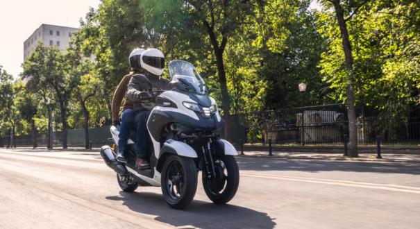 Yamaha Tricity 300: milyen előnyei vannak a háromkerekű kialakításnak?