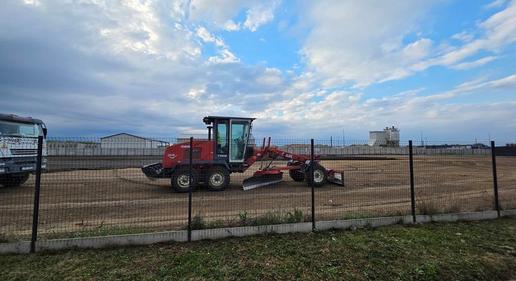 Hatalmas parkoló épül a reptér közelében