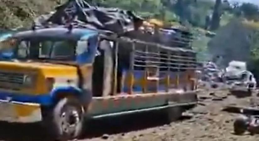 Autópályán robbantottak: hét halottja is van a terrortámadásnak