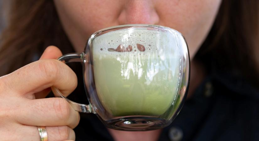 Egy hétig matcha teát ivott egy nő, nem akarta elhinni, milyen hatással volt a testére